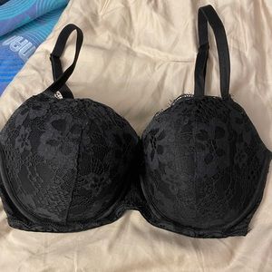 Victoria’s Secret bra. Size 32DDD.